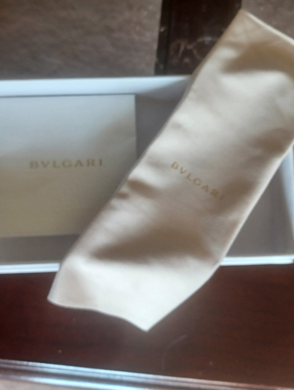 BVLGARI White Embossed Gift Box For Sunglasses - Picture 3 of 5